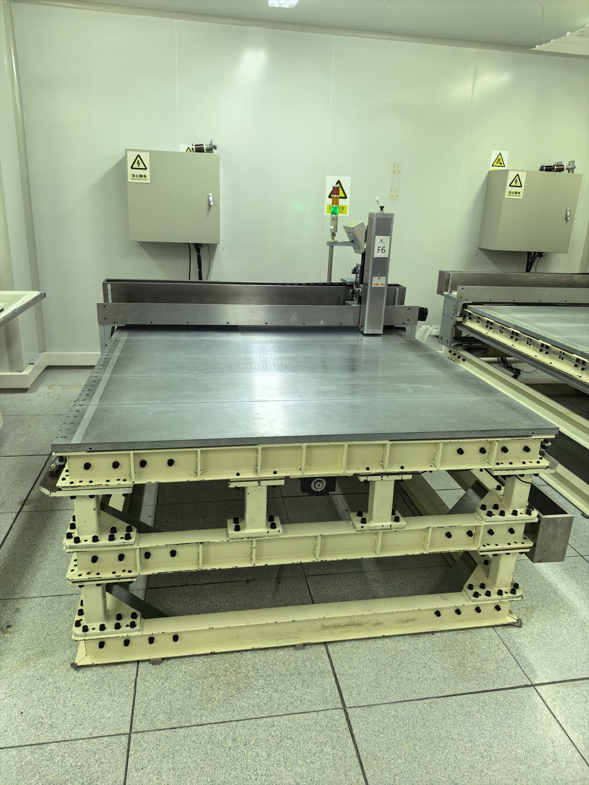 Close-up of DRWO large-format precision wire-laying equipment for transparent functional films